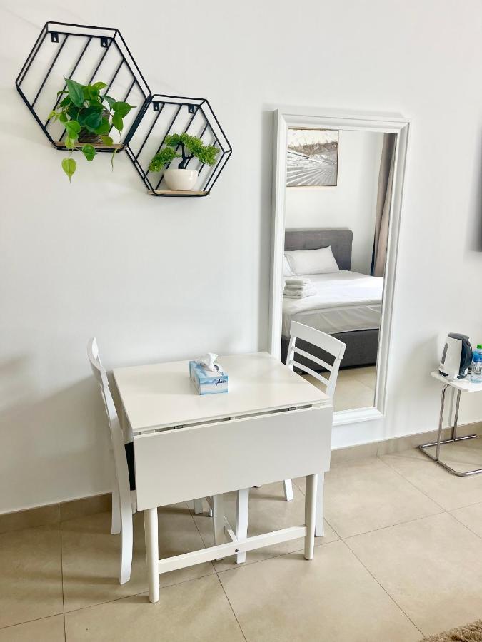 Super Elegant Studio Apartment-Sparkle Tower By Sweet Homes Дубай Екстериор снимка